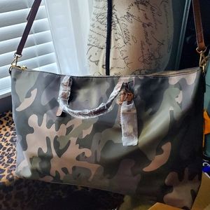 Tommy Hilfiger Camo Weekender tote